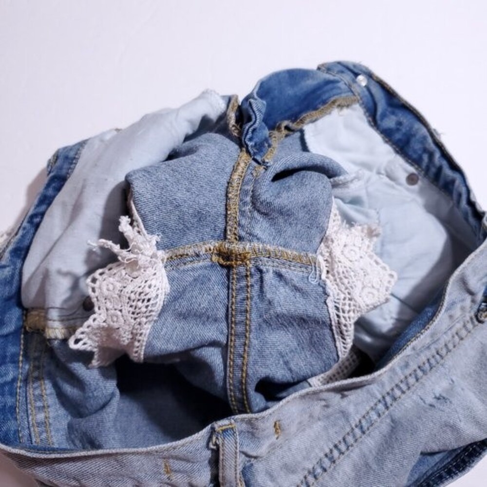 Free People Distressed Lace Hem Mini Denim Shorts Light Wash Size 26 Boho Summer - Picture 7 of 12